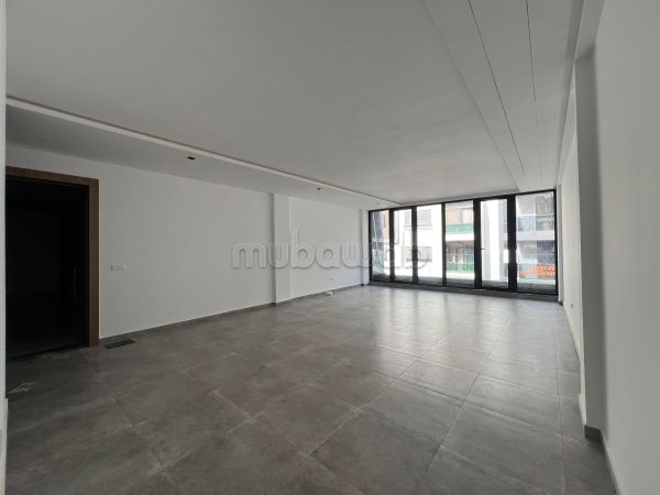 Se alquila este piso en Ville Verte. 4 habitaciones. Con Ascensor, balcón