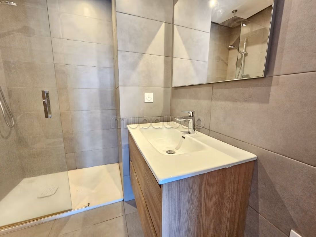 Joli appartement avec terrasse et vue dégagée