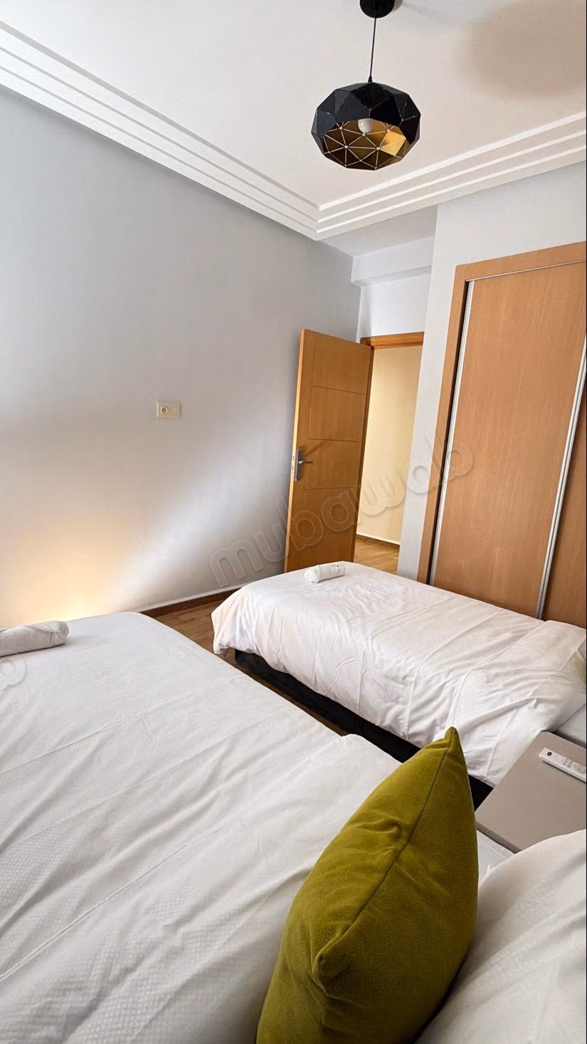 Appartement à louer residence fermer à rahrah. 2 belles chambres. Bien meublé avec deux place de parking