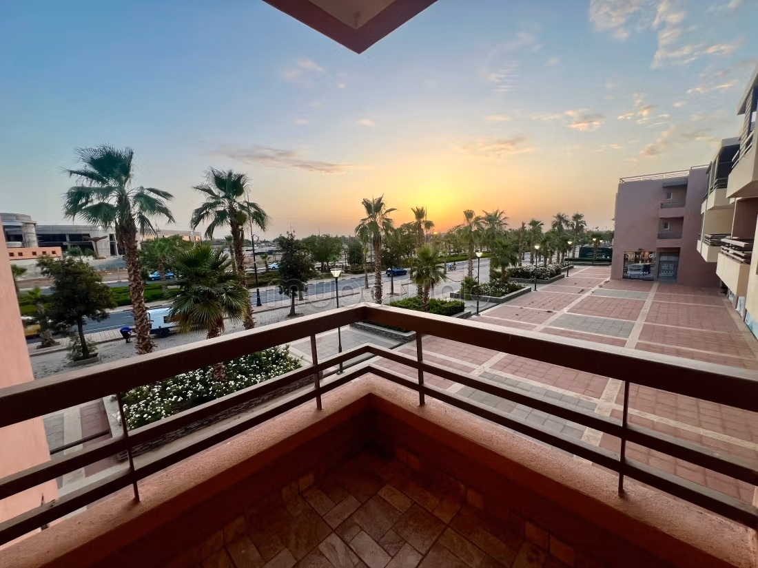 Très bel appartement en location à Agdal. 3 chambres agréables. Belle terrasse et jardin