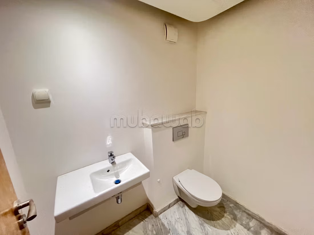 Très bel appartement en location à Agdal. 3 chambres agréables. Belle terrasse et jardin — 4