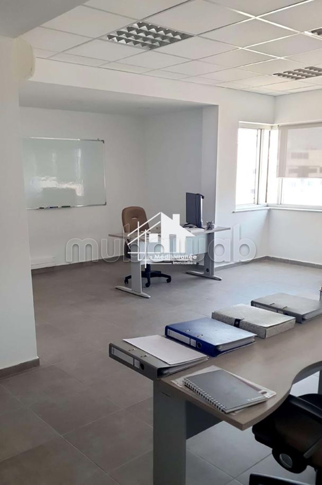 Un bureau H3 au. Lac 2