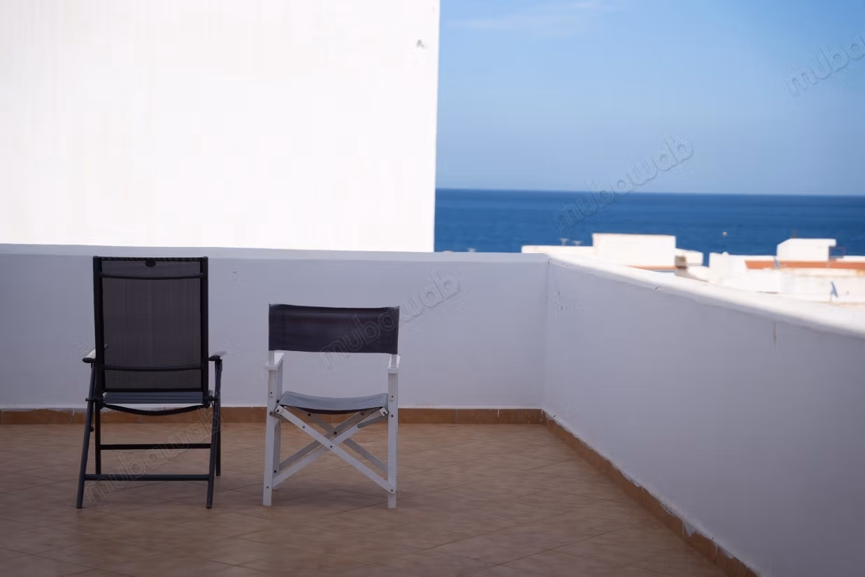 Penthouse Louer 240 m2, directement sur la mer 
