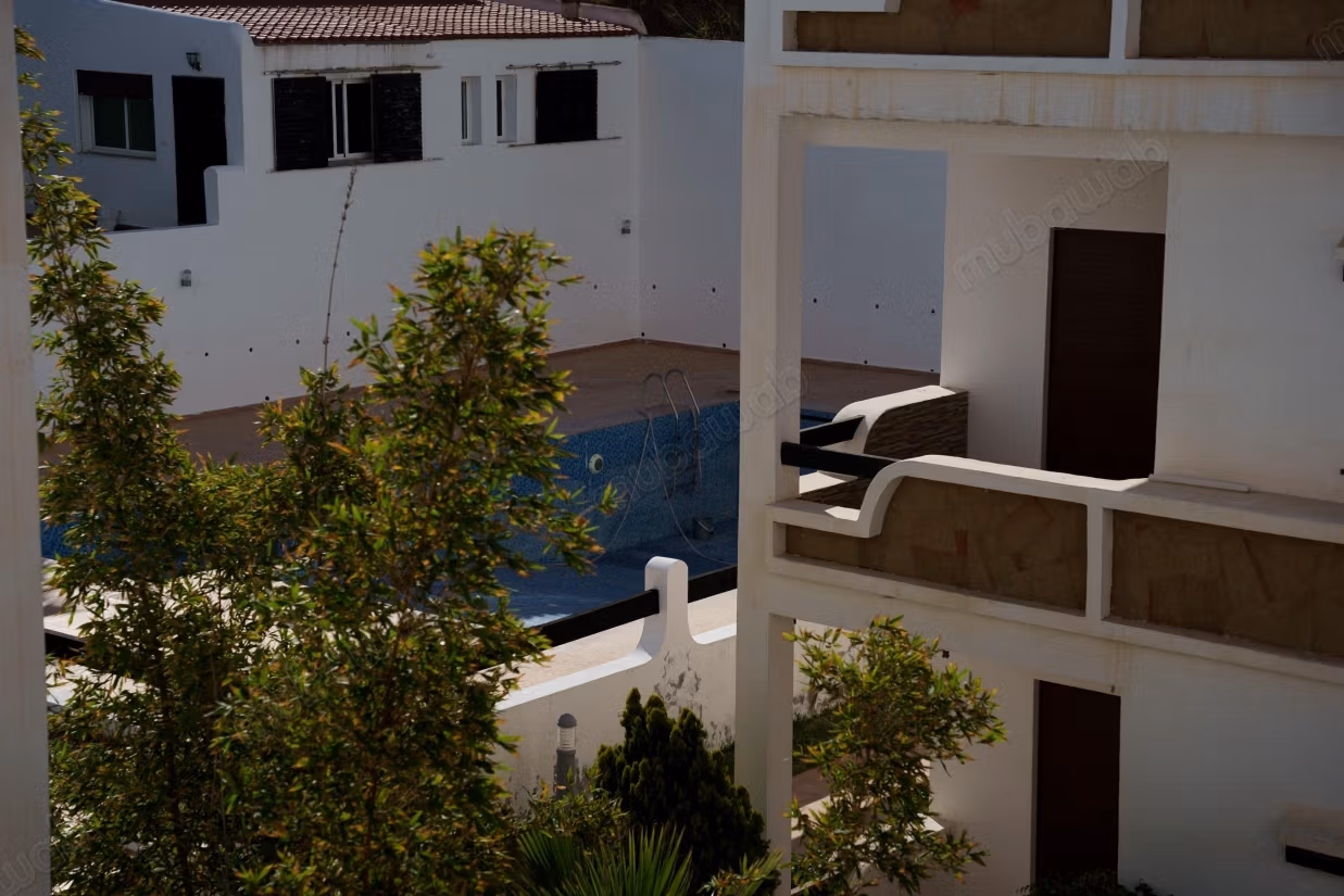 Penthouse Louer 240 m2, directement sur la mer 