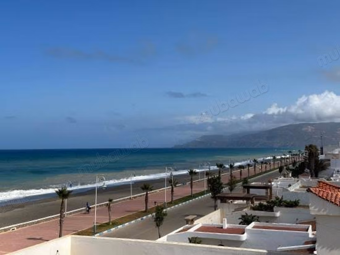 Penthouse Louer 240 m2, directement sur la mer 