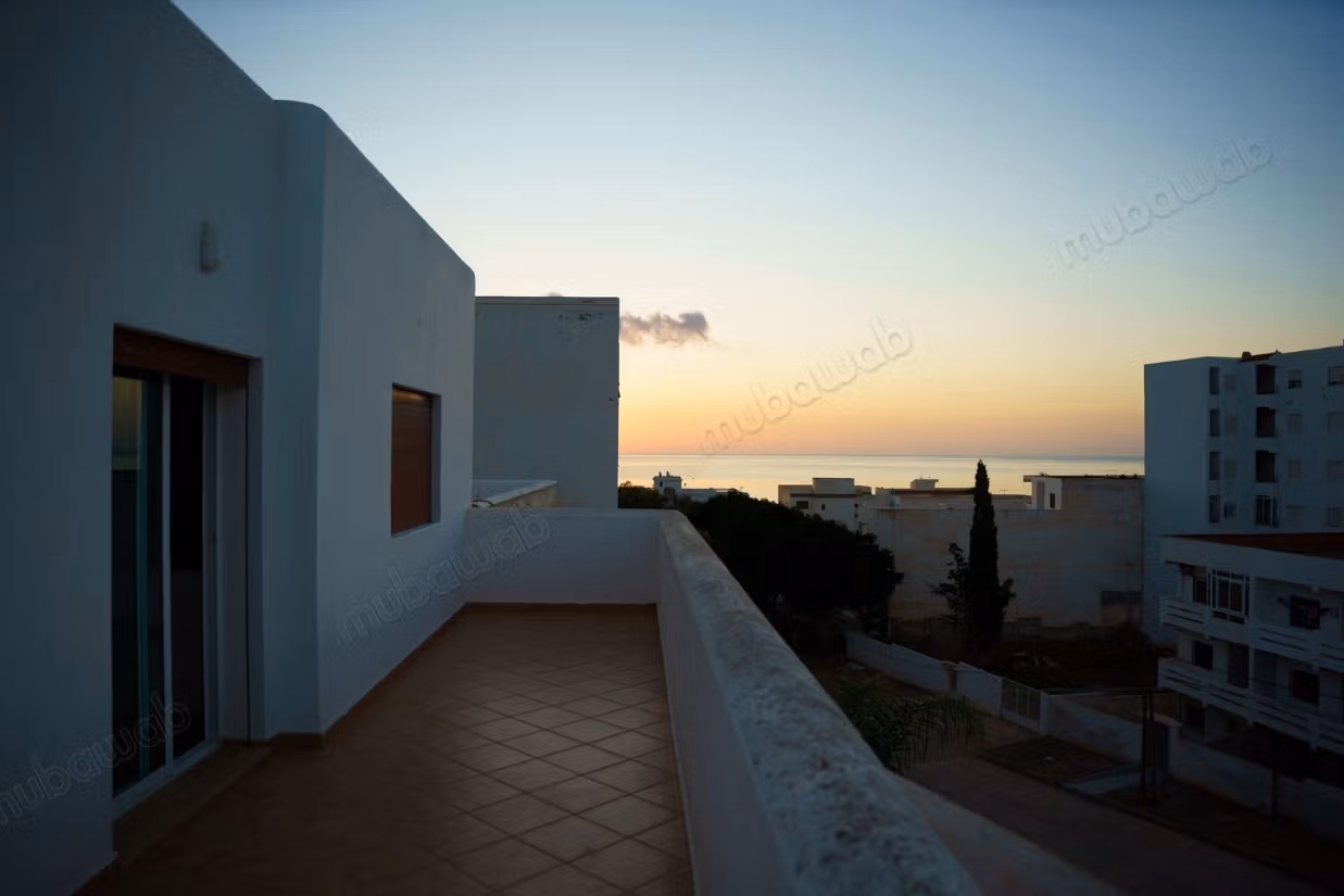 Penthouse Louer 240 m2, directement sur la mer 