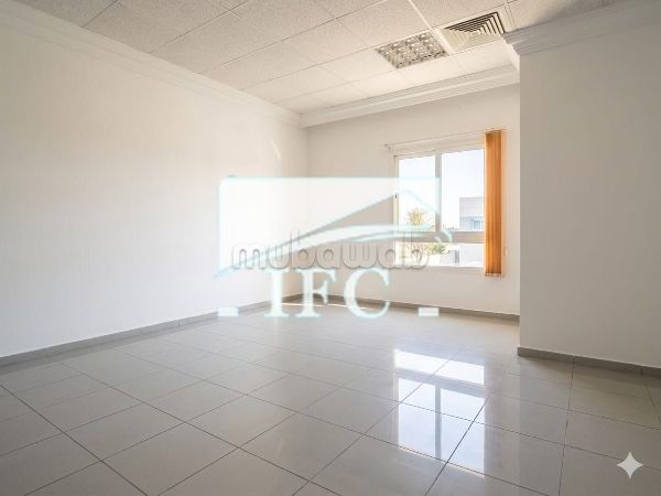 Offices for rent in Les Berges Du Lac 1. Surface area 81 m². Caretaker service and air conditioning