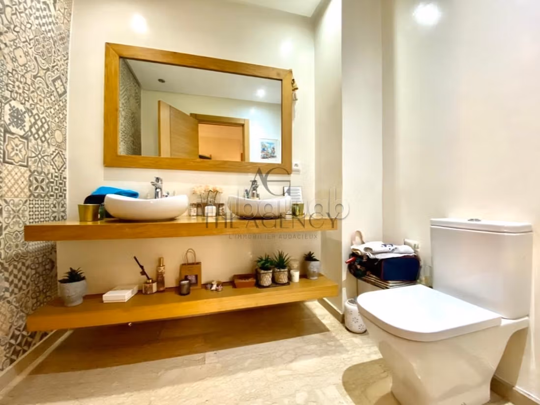 Find an apartment for rent in Les princesses. 3 rooms. No Lift, Large terrace