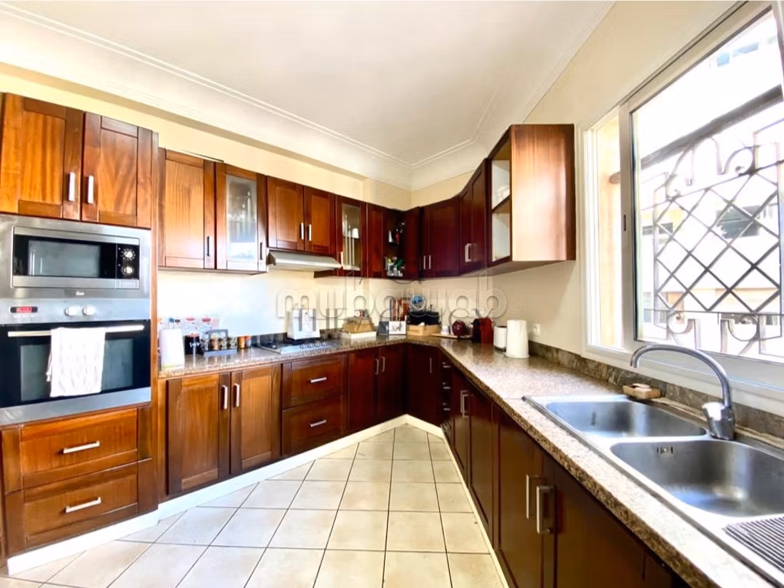 Find an apartment for rent in Les princesses. 3 rooms. No Lift, Large terrace