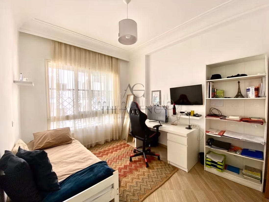Find an apartment for rent in Les princesses. 3 rooms. No Lift, Large terrace