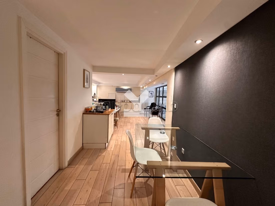 Ufficio in affitto a Bourgogne Ouest. Superficie 79 m². Posto auto e ascensore