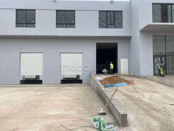 Oficinas y locales comerciales en alquiler en Aïn Sebaâ. Área total 3630 m². Puerta pesada