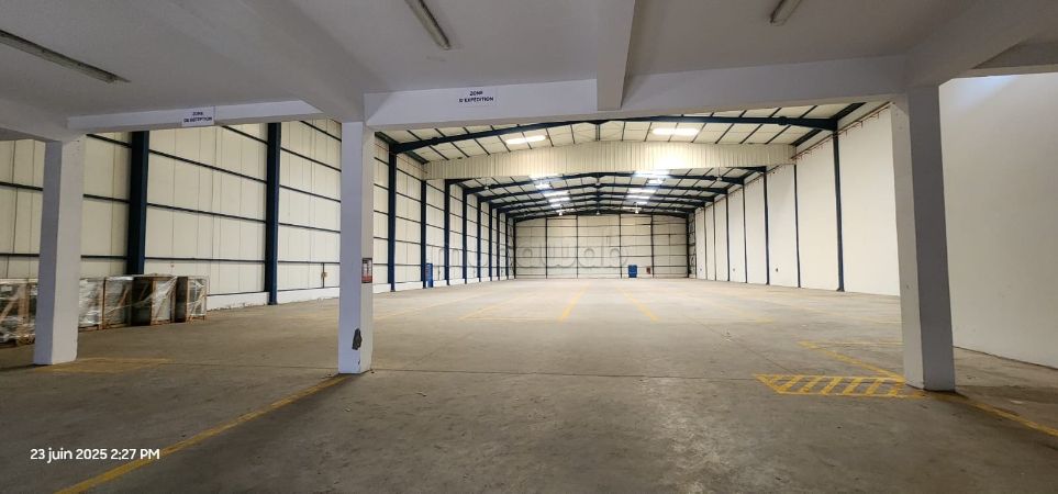 Oficinas y locales comerciales en alquiler en Aïn Sebaâ. Dimensión 1854 m². Seguridad 24/24