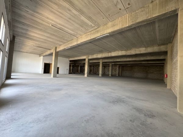 Oficinas y locales comerciales en alquiler en Aïn Sebaâ. Dimensión 5310 m². Residencia con conserje, aire condicionado general
