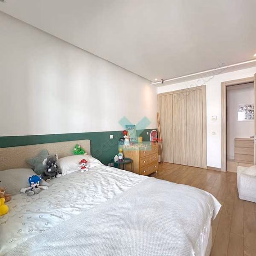 Fabulous apartment for sale in Triangle d'Or. 3 beautiful rooms. Lift and garage