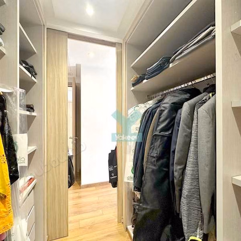 Fabulous apartment for sale in Triangle d'Or. 3 beautiful rooms. Lift and garage