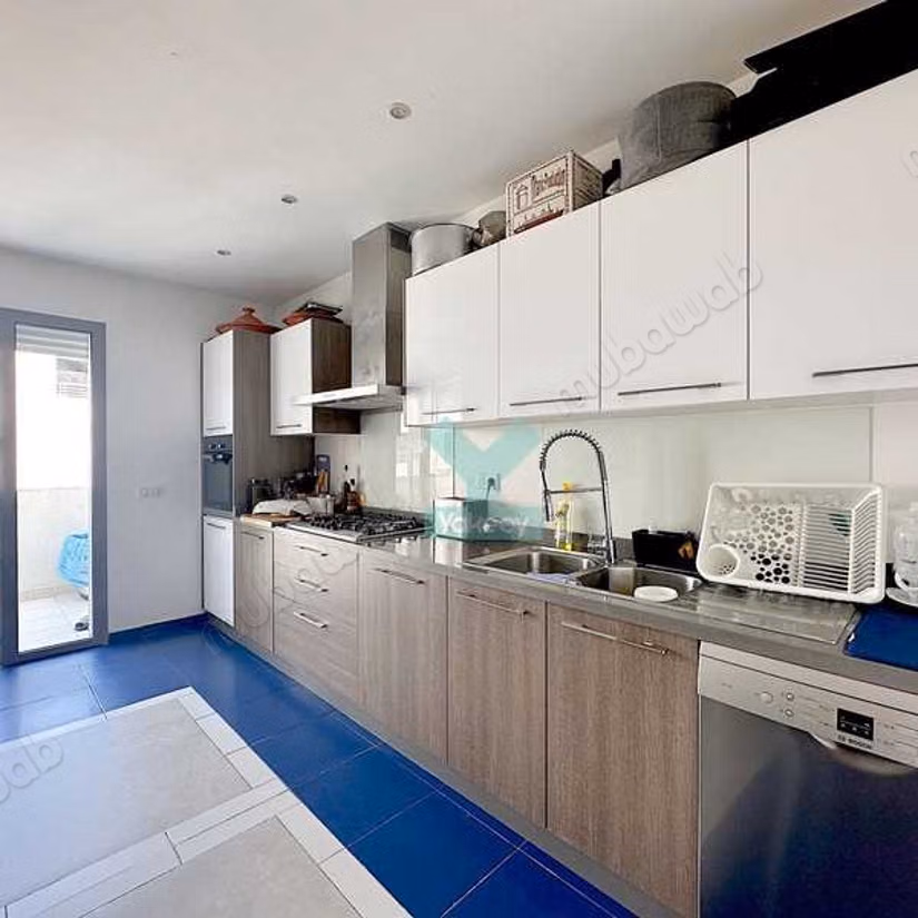 Fabulous apartment for sale in Triangle d'Or. 3 beautiful rooms. Lift and garage