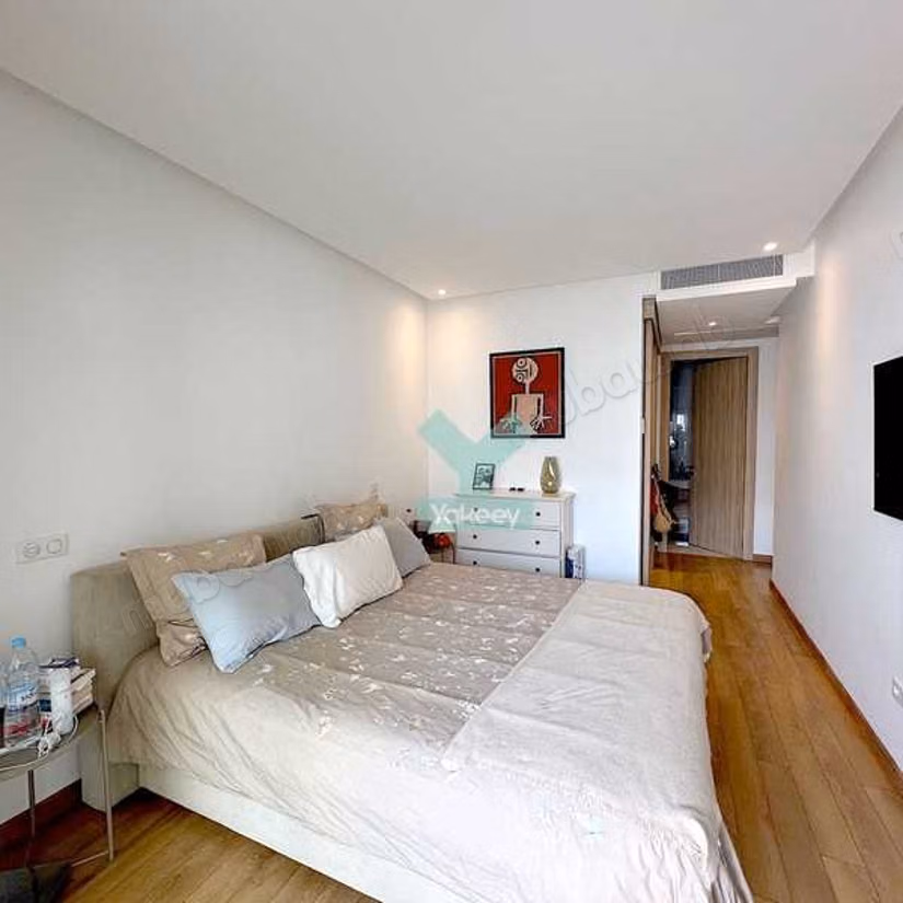 Fabulous apartment for sale in Triangle d'Or. 3 beautiful rooms. Lift and garage
