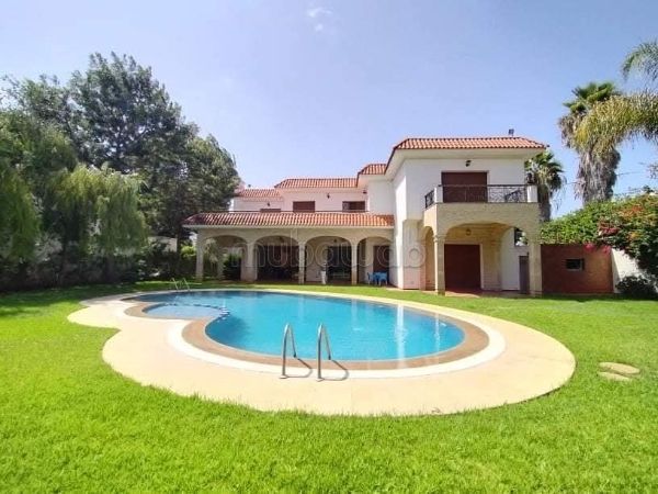 Somptueuse villa à louer à Souissi. 6 pièces. Jardin et terrasse