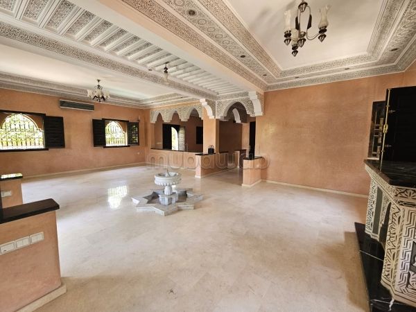 Kopen: villa's en luxe woningen in Hay Targa. 5 Slaapkamers. Terras en garage