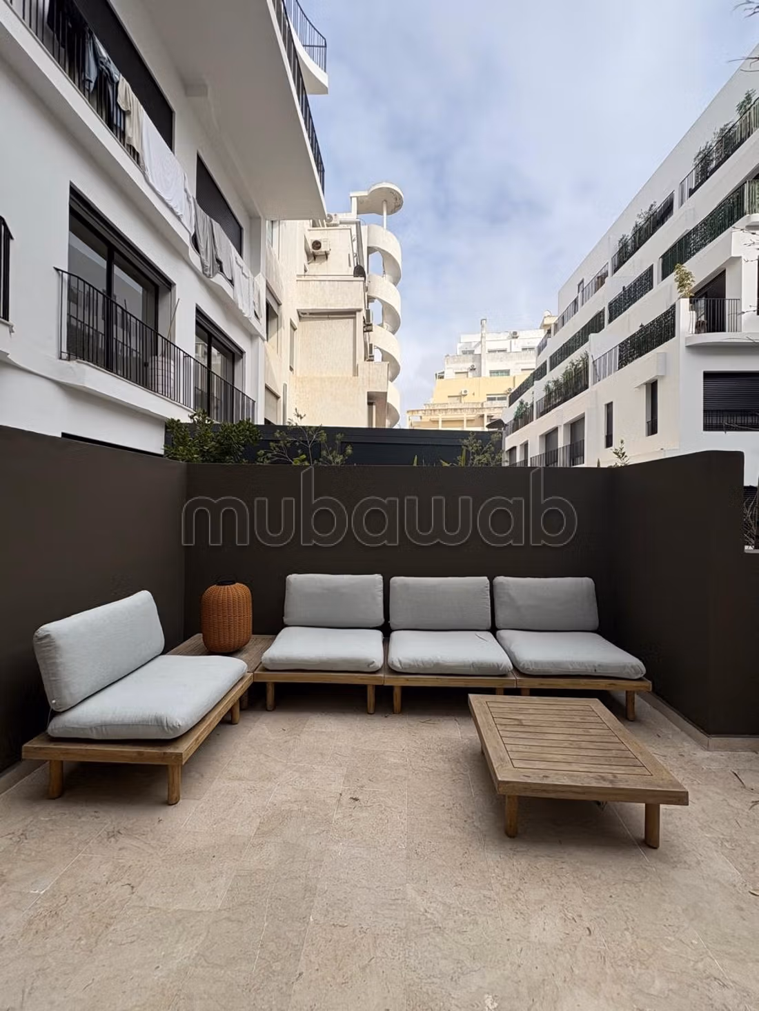 Studio a la location meuble a racine 
11000dh