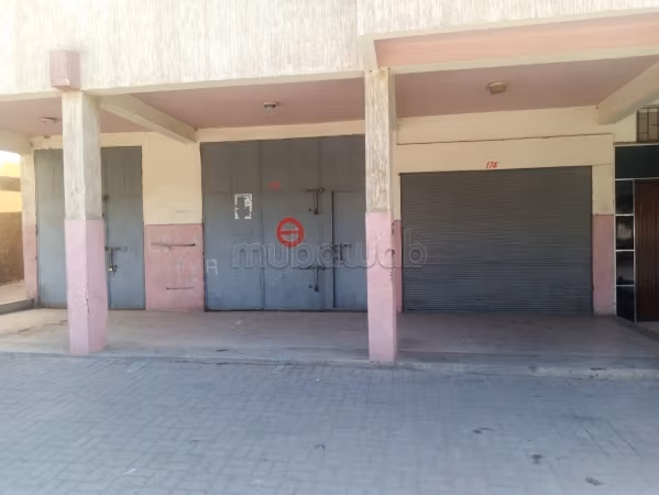 Local commercial en vente à Inzegan. Superficie 118 m²