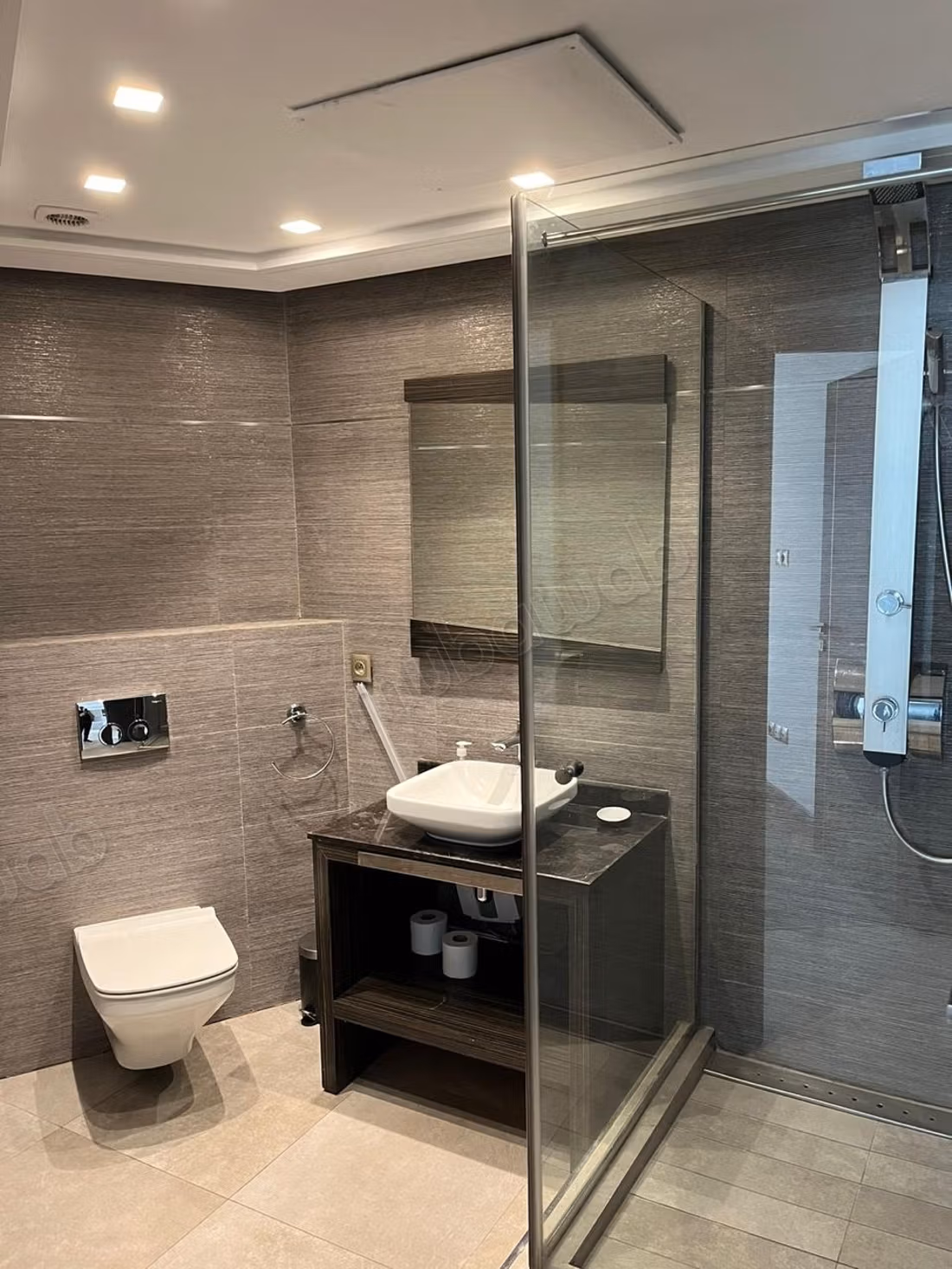 Affitto di uno splendido appartamento a Racine. 3 camere da letto. Ascensore e terrazzo