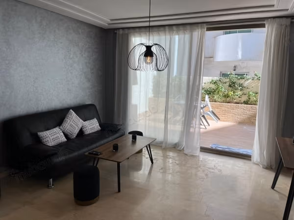 Location studio vide avec terrasse a racine