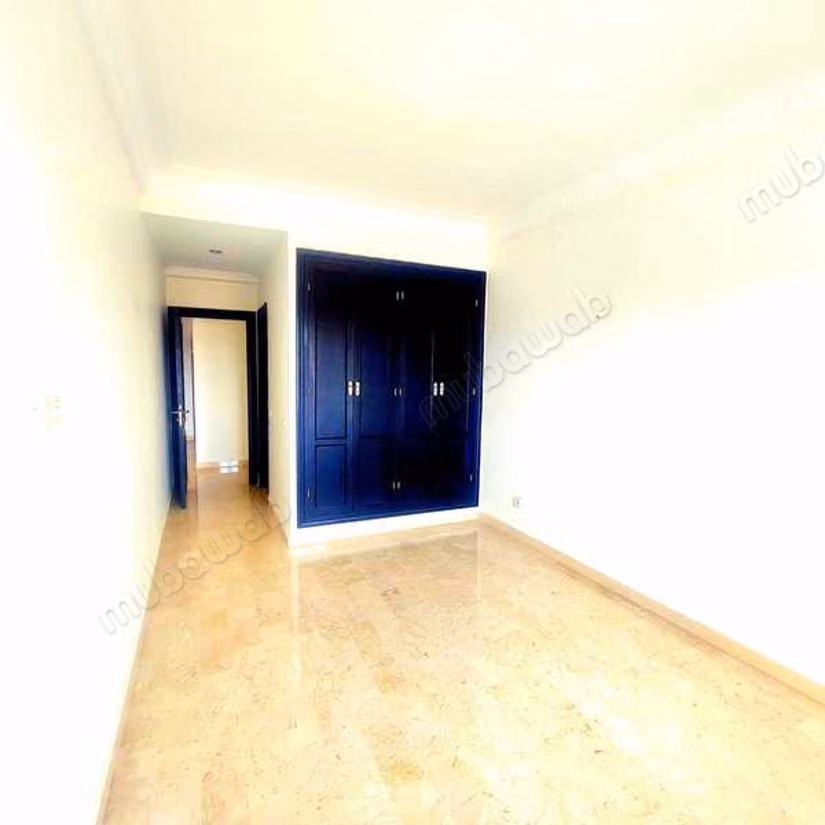 Apartment for sale in Nassim 1.5 large living areas. Parking spaces and beautiful garden
