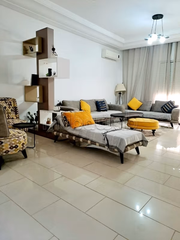 Affitto di uno splendido appartamento a Aouina. Superficie 209 m². Arredato