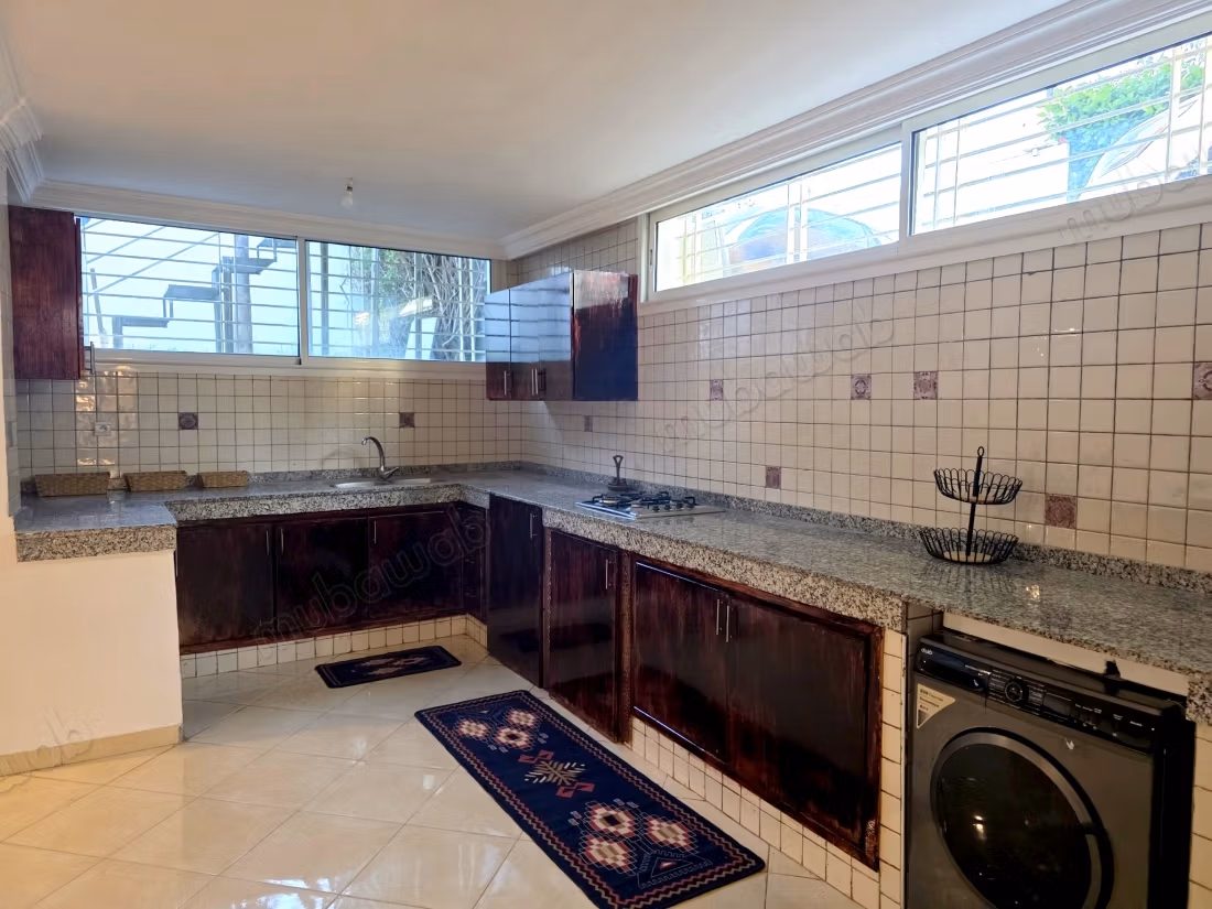 Maestosa villa in affitto a Harhoura. 3 camere. Arredato