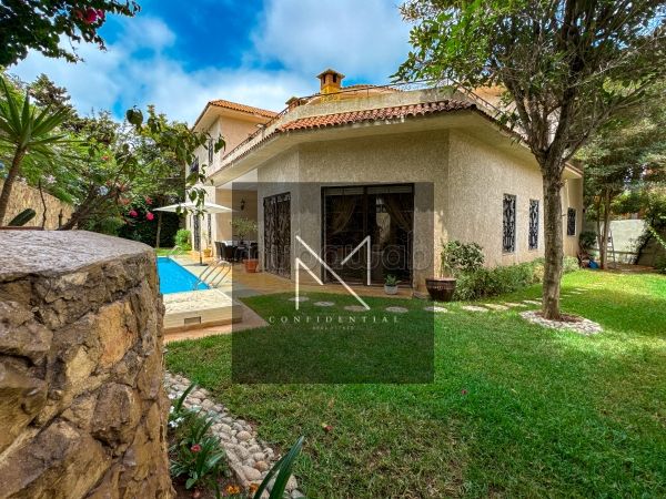 Casa de alto standing en venta en Californie. 7 habitaciones grandes. Residencia con conserje, piscine grande