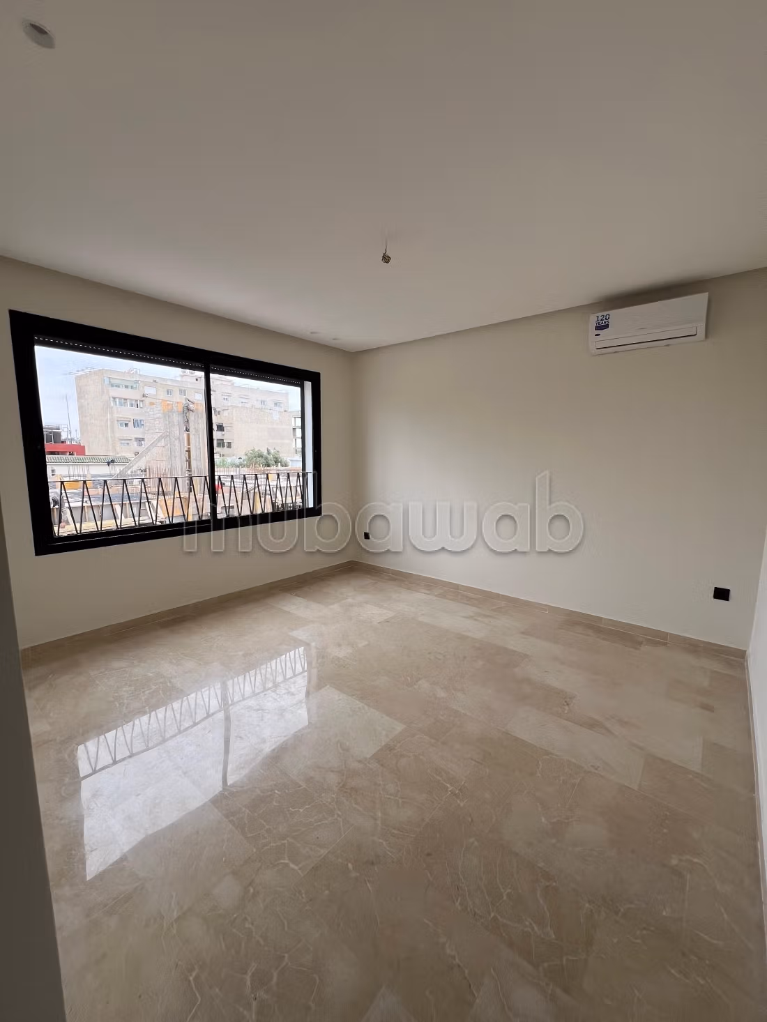 Apartment for rent in Oasis. 1 Living area. Parking spaces and terrace