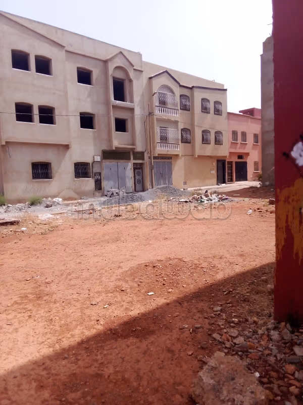 Se vende terreno. Pequeña superficie 120 m²
