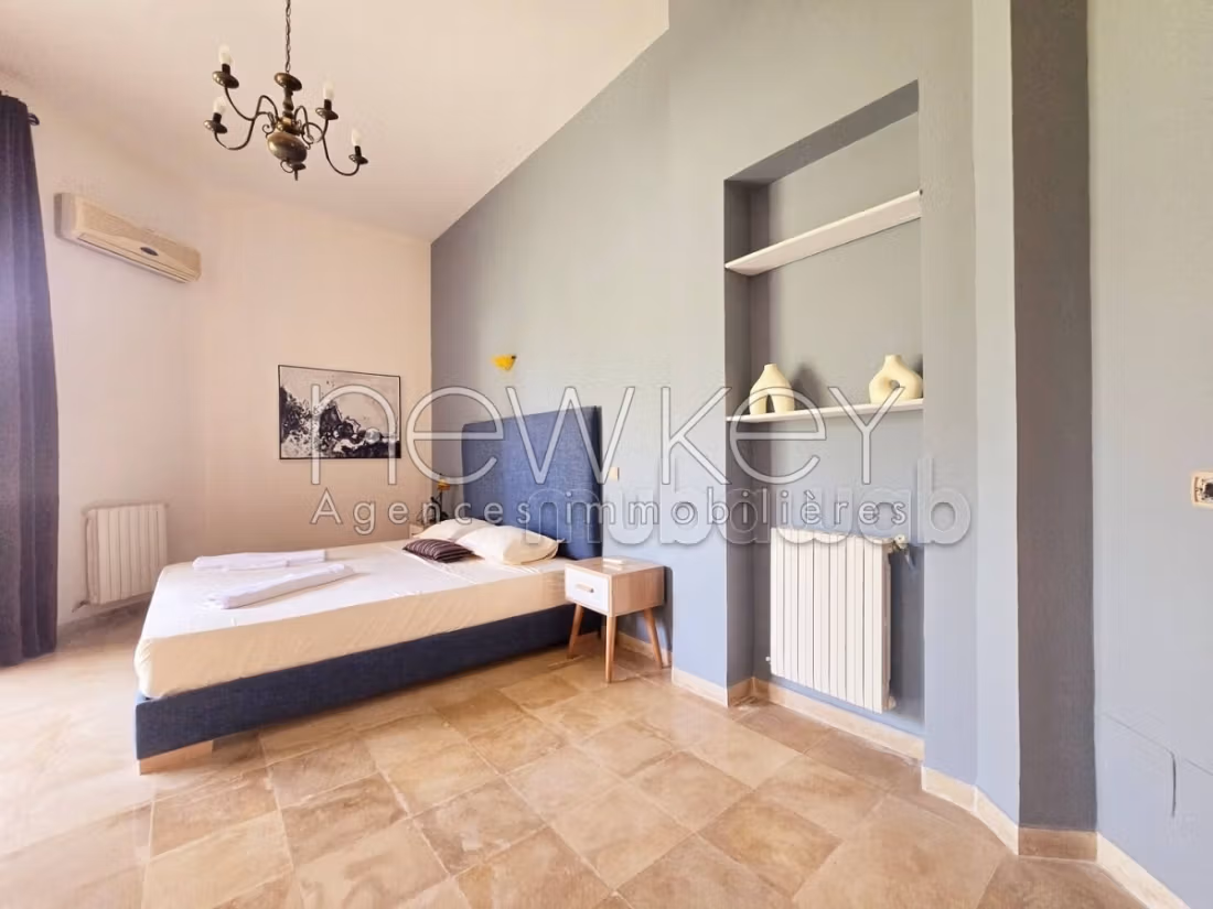 Bellissima casa in affitto a La Soukra. Superficie totale 2000 m². Piscina e servizio di concierge