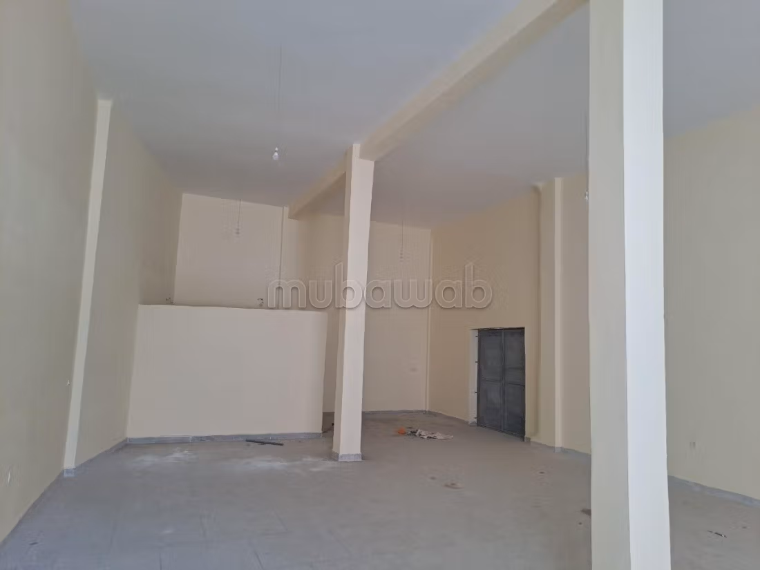 Local commercial de 200 m à coté de sidi ghanem