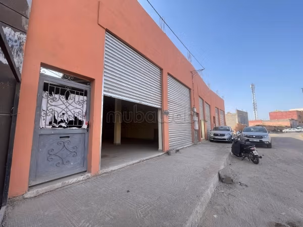 Local commercial de 200 m à coté de sidi ghanem
