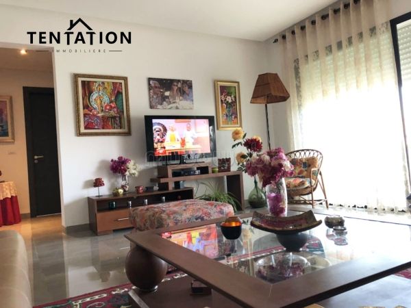 Beautiful apartment for sale in Sidi El Mahrsi. 2 large living areas. Carpark, Balcony