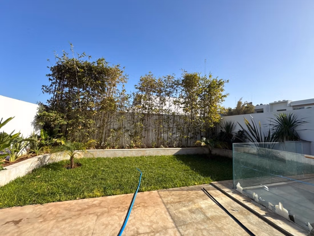 Villa a la location vide a ain diab 45000dh