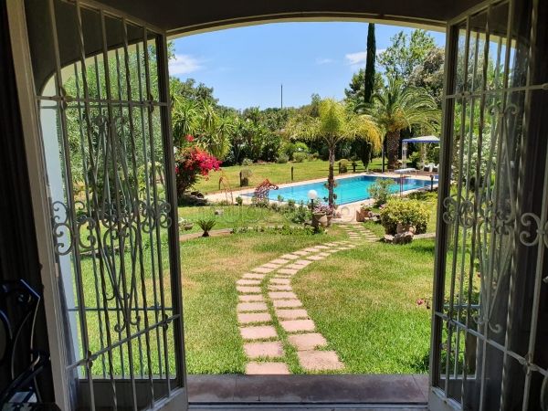 AV. Med 6 villa avec piscine vue sur forêt à louer