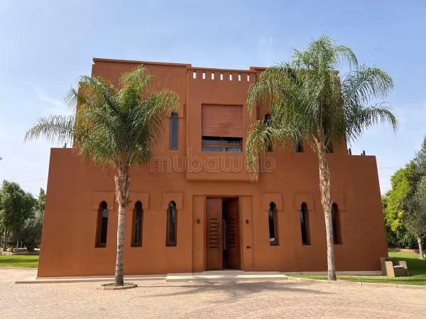 فيلا رائعة للبيع ب سيدي يوسف بن علي. 4 غرف رائعة. مفروشة