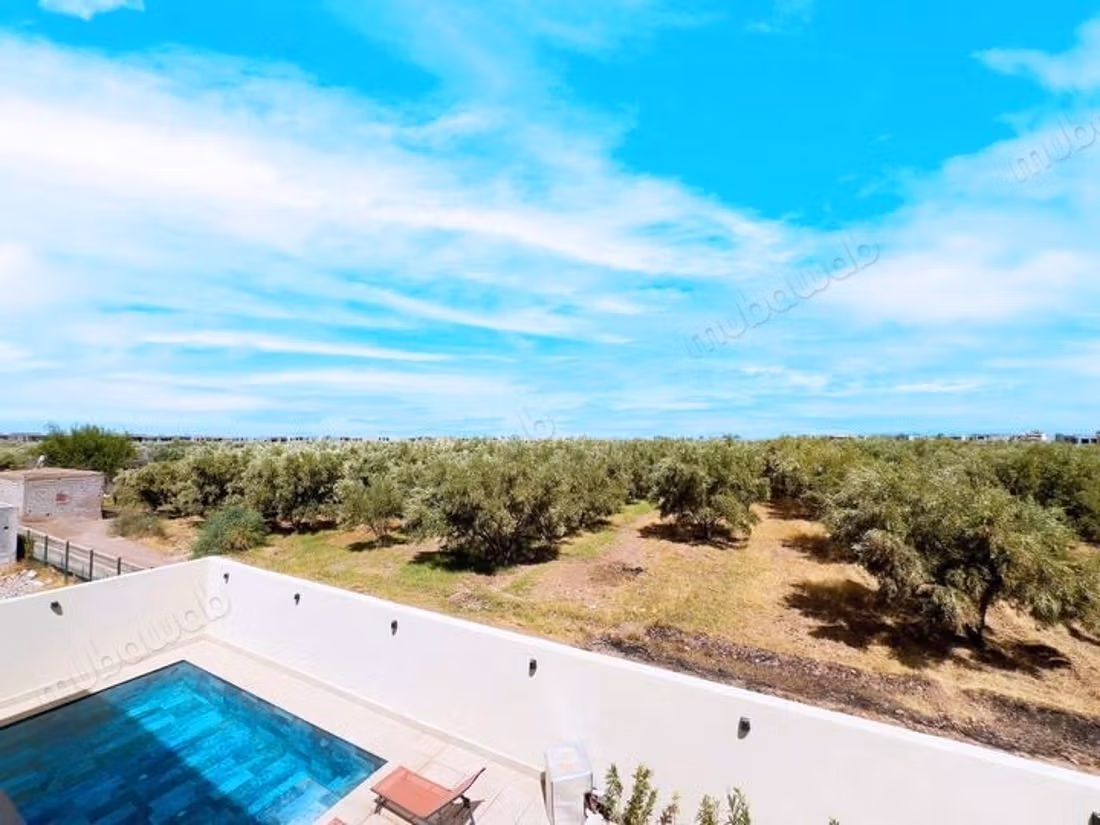 Villa 4 façade meublé Marrakech km8