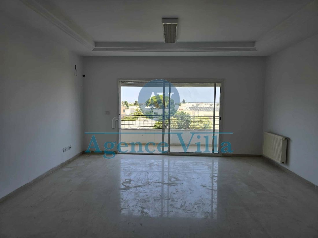 Un bureau à la soukra