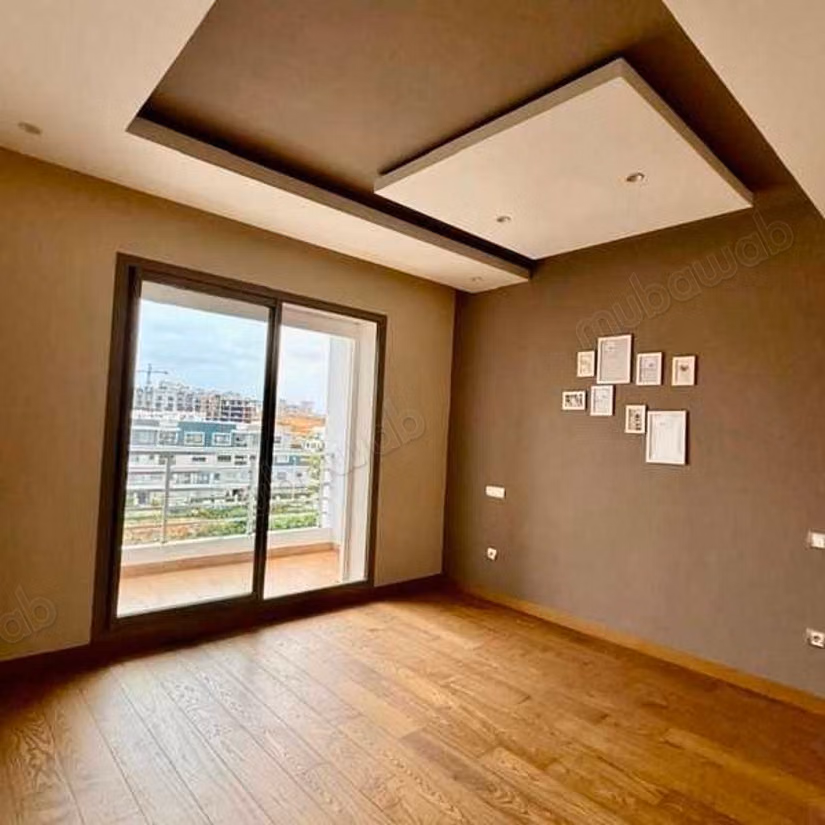 Apartment to purchase in Californie. Dimension 150 m². Lift and garage
