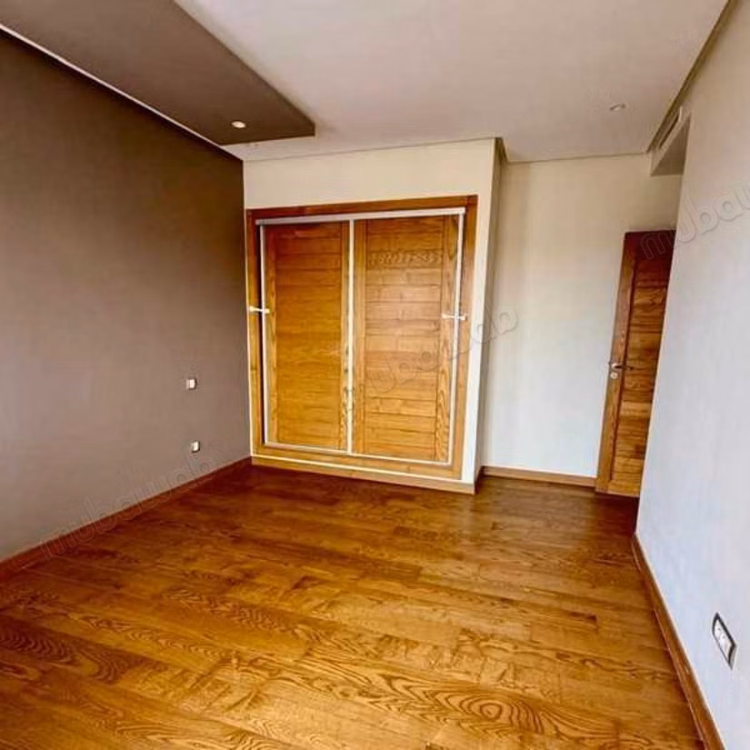 Apartment to purchase in Californie. Dimension 150 m². Lift and garage