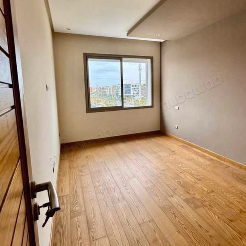 Apartment to purchase in Californie. Dimension 150 m². Lift and garage