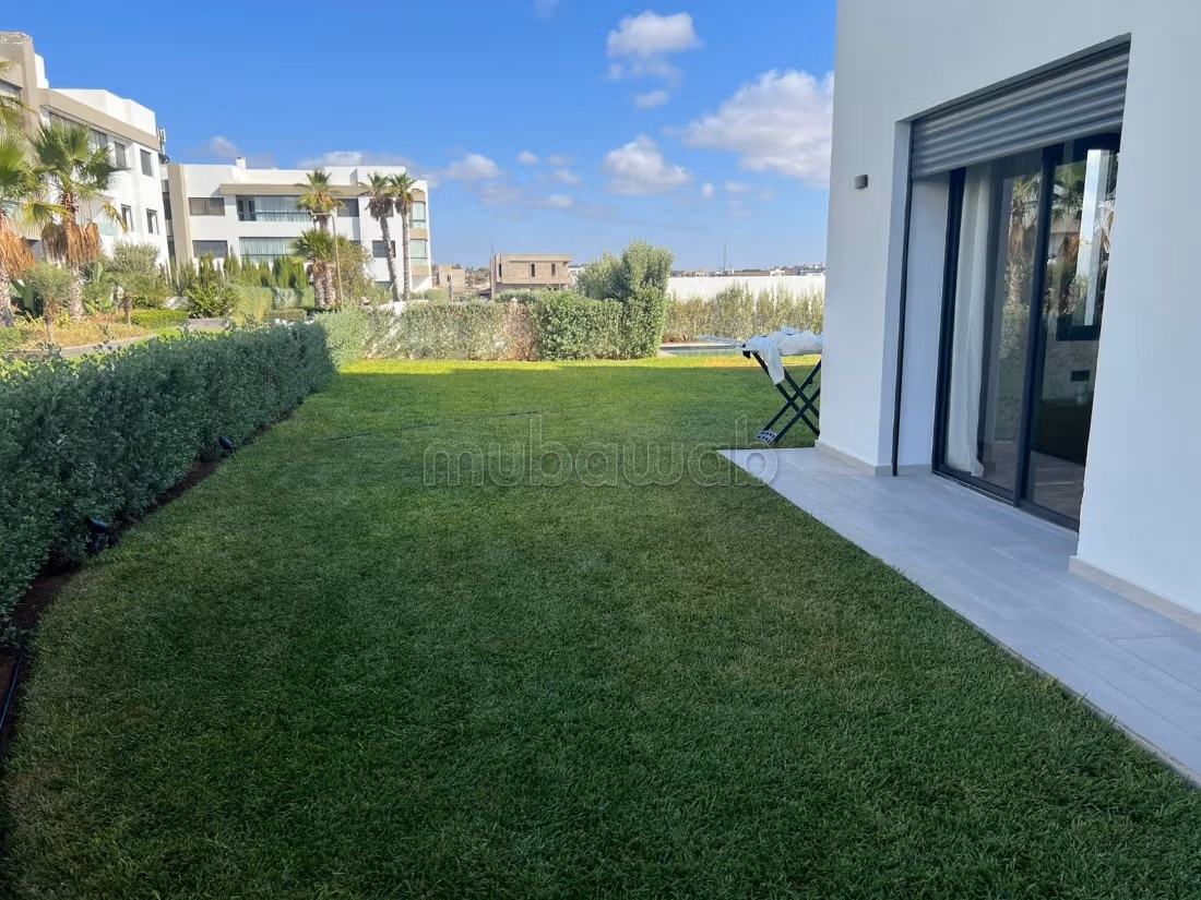 Rent this apartment. 4 large rooms. Dressing room