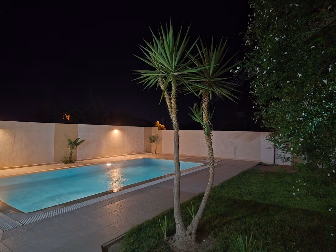 NOUVELLE photos Villa avec piscine, jardin, grand terrain