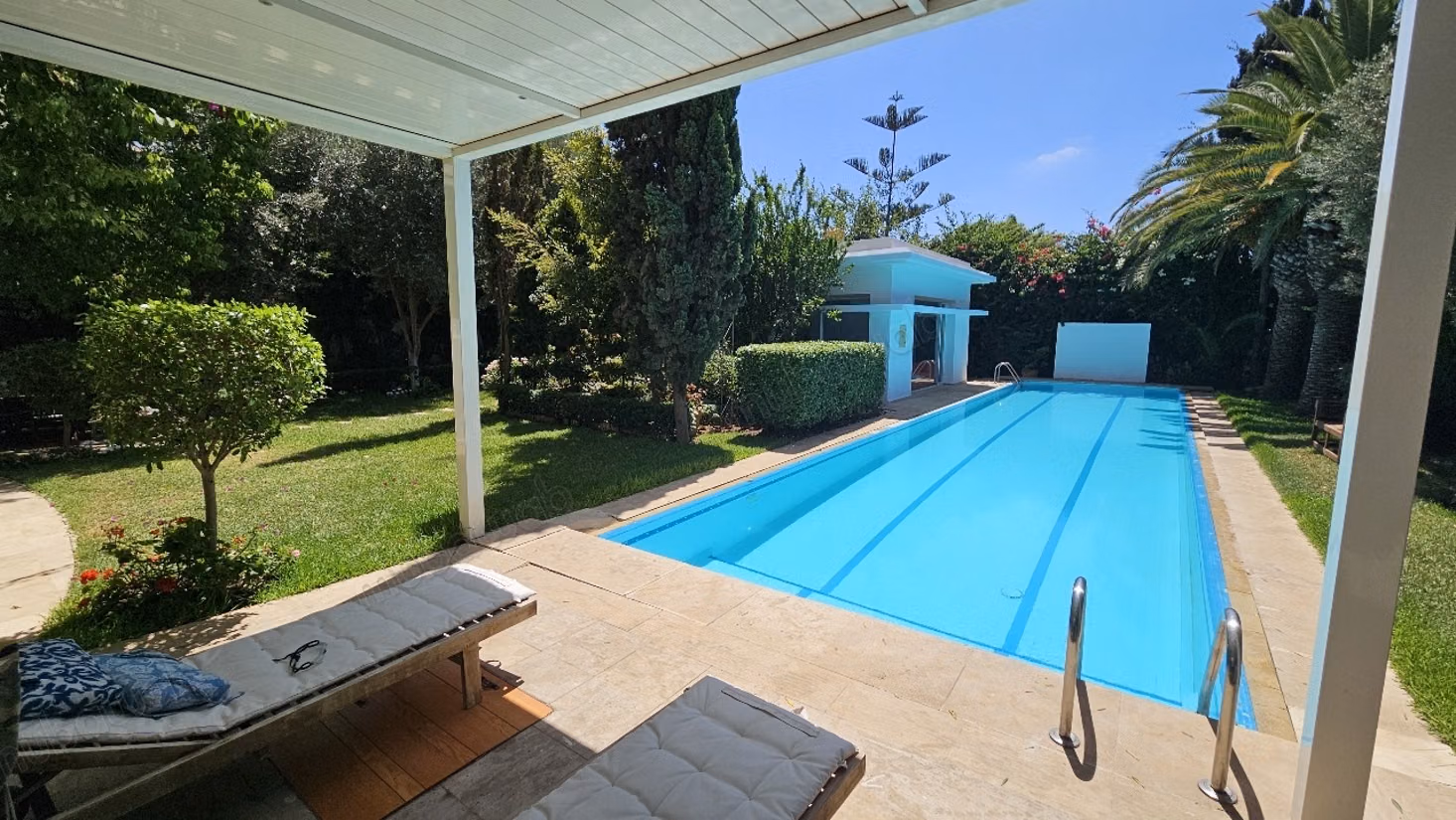 Villa premium 5CH avec beau jardin et grande piscine