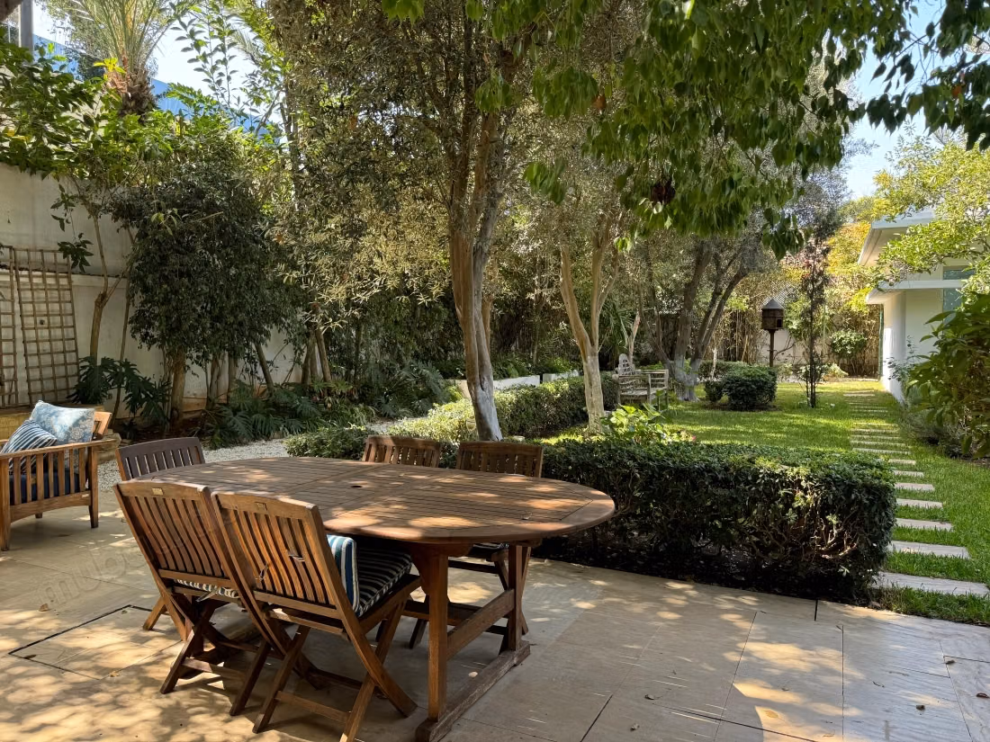 Villa premium 5CH avec beau jardin et grande piscine